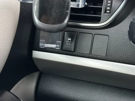 Toyota Camry 2016 года за 8 800 000 тг. в Атырау – фото 15