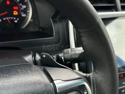 Toyota Camry 2016 года за 8 800 000 тг. в Атырау – фото 17