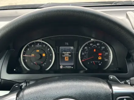 Toyota Camry 2016 года за 8 800 000 тг. в Атырау – фото 18