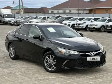 Toyota Camry 2016 года за 8 800 000 тг. в Атырау – фото 2
