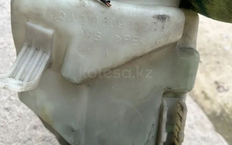 Бачок омывателя окон на мерседес w210 за 15 000 тг. в Шымкент