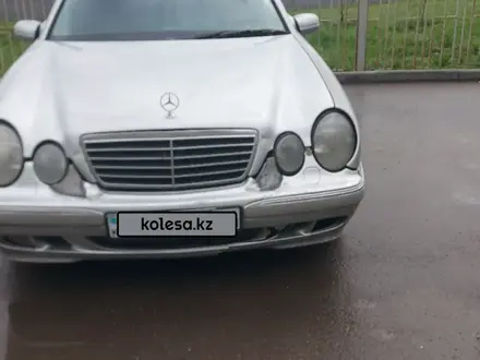 Mercedes-Benz E 320 2001 годаүшін2 400 000 тг. в Астана