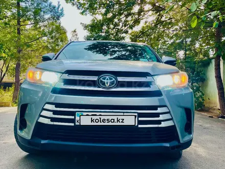 Toyota Highlander 2019 года за 19 000 000 тг. в Шымкент