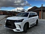 Lexus LX 570 2016 годаfor37 900 000 тг. в Уральск – фото 2