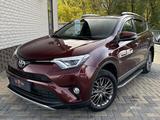 Toyota RAV4 2016 года за 10 800 000 тг. в Актобе – фото 2