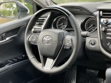 Toyota Camry 2018 года за 14 800 000 тг. в Актау – фото 36