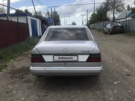 Mercedes-Benz E 300 1989 года за 600 000 тг. в Актобе – фото 3