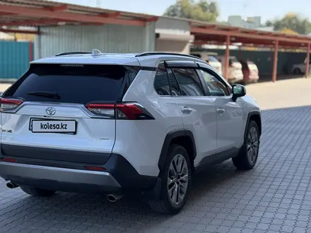 Toyota RAV4 2020 года за 14 500 000 тг. в Актобе – фото 6