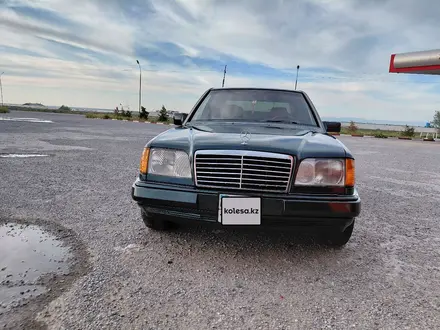 Mercedes-Benz E 200 1994 года за 1 450 000 тг. в Шымкент