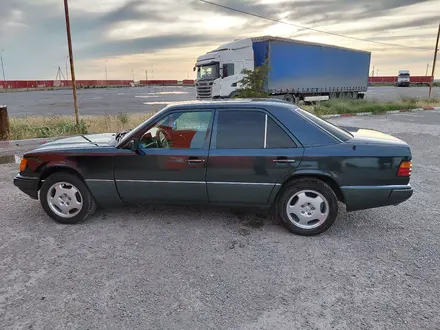 Mercedes-Benz E 200 1994 года за 1 450 000 тг. в Шымкент – фото 4