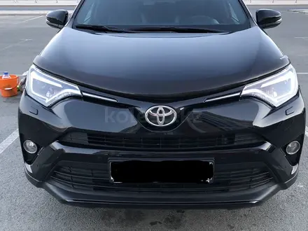 Toyota RAV4 2018 года за 12 700 000 тг. в Атырау – фото 3