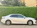 Toyota Camry 2023 года за 16 800 000 тг. в Караганда – фото 2