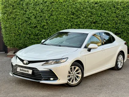 Toyota Camry 2023 года за 16 800 000 тг. в Караганда