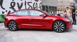 Tesla Model 3 2024 года за 17 390 000 тг. в Алматы – фото 4