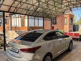 Hyundai Accent 2021 года за 6 850 000 тг. в Уральск – фото 3