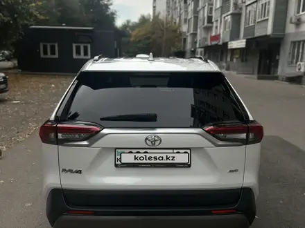 Toyota RAV4 2020 года за 16 189 000 тг. в Алматы – фото 8