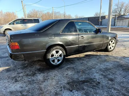 Mercedes-Benz E 200 1990 года за 950 000 тг. в Караганда – фото 5