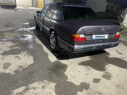 Mercedes-Benz E 220 1992 года за 1 900 000 тг. в Кокшетау – фото 6