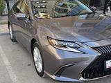 Lexus ES 300h 2015 года за 9 600 000 тг. в Актау