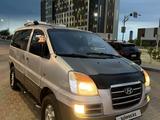 Hyundai Starex 2004 года за 3 500 000 тг. в Актау – фото 2