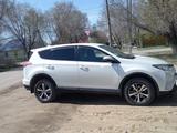 Toyota RAV4 2018 года за 12 800 000 тг. в Актобе – фото 3