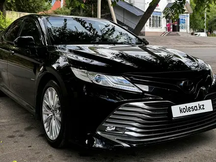 Toyota Camry 2019 года за 12 700 000 тг. в Алматы – фото 3