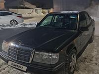 Mercedes-Benz E 220 1993 годаүшін1 900 000 тг. в Алматы