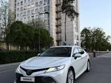 Toyota Camry 2019 года за 13 900 000 тг. в Шымкент – фото 2