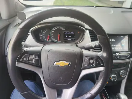 Chevrolet Tracker 2020 года за 6 350 000 тг. в Алматы – фото 2