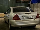 Mercedes-Benz C 230 2005 года за 3 500 000 тг. в Есик – фото 3