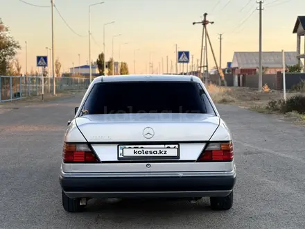 Mercedes-Benz E 200 1992 года за 2 000 000 тг. в Атырау – фото 2