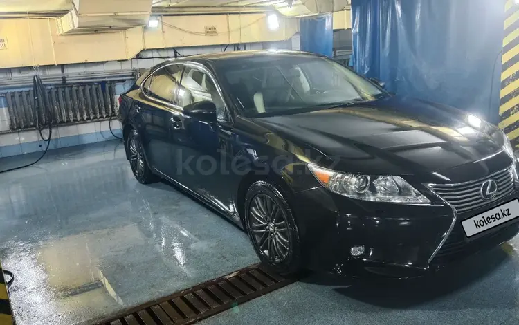 Lexus ES 250 2014 годаfor11 700 000 тг. в Астана