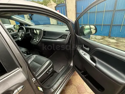 Toyota Sienna 2017 года за 14 000 000 тг. в Уральск – фото 16