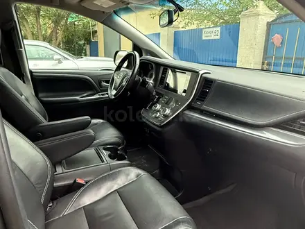 Toyota Sienna 2017 года за 14 000 000 тг. в Уральск – фото 17