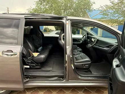 Toyota Sienna 2017 года за 14 000 000 тг. в Уральск – фото 20