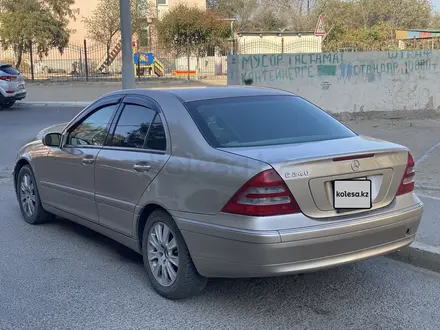 Mercedes-Benz C 320 2004 года за 1 400 000 тг. в Актау – фото 3