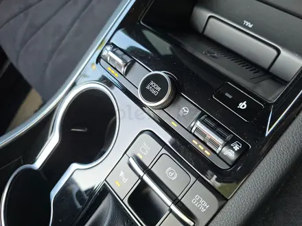 Kia K5 2023 года за 10 600 000 тг. в Алматы – фото 35
