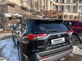 Toyota RAV4 2022 года за 17 900 000 тг. в Алматы – фото 3
