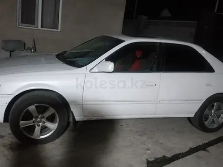 Toyota Camry 1999 года за 2 600 000 тг. в Жаркент – фото 2