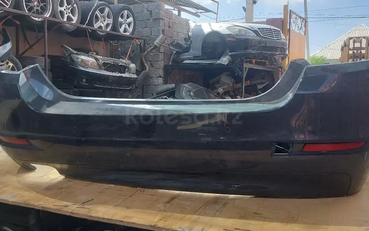 Задний бампер F10 рестайлинг за 707 тг. в Шымкент
