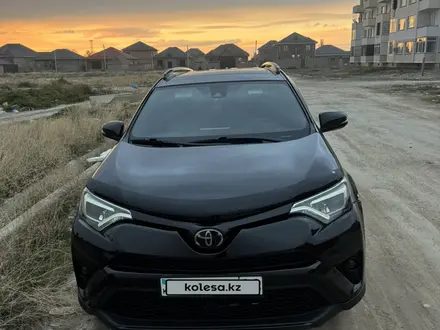 Toyota RAV4 2018 года за 12 900 000 тг. в Алматы – фото 11