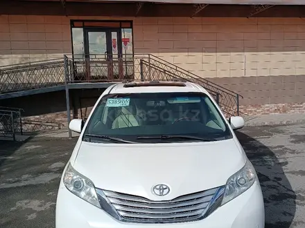 Toyota Sienna 2011 года за 7 950 000 тг. в Атырау – фото 9