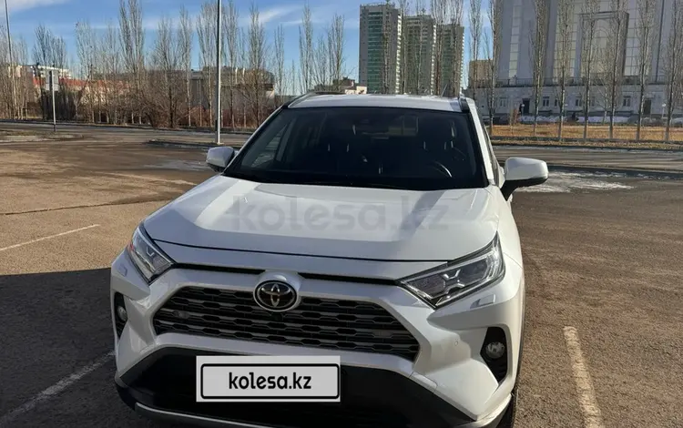 Toyota RAV4 2020 годаүшін17 500 000 тг. в Актобе