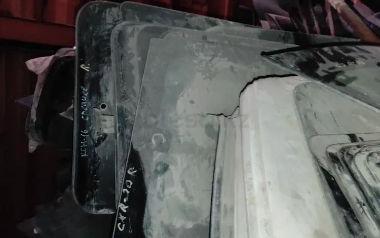 Заднее глухое боковое стекло жабра собачник pajero 3 бегемот правый левый за 20 000 тг. в Алматы