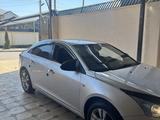 Chevrolet Cruze 2013 года за 3 200 000 тг. в Шымкент – фото 2