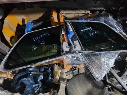 Стекло кузова глухое собачник на VW Touareg 02-10 Ford Explorer за 25 000 тг. в Алматы – фото 2