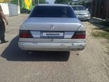 Mercedes-Benz E 230 1991 года за 930 000 тг. в Жетысай – фото 3