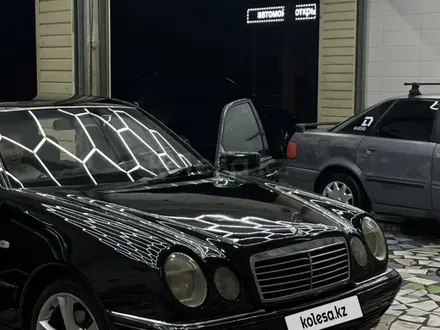 Mercedes-Benz E 320 1998 года за 3 600 000 тг. в Тараз – фото 5