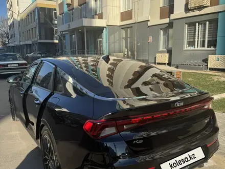 Kia K5 2021 года за 12 900 000 тг. в Алматы – фото 4
