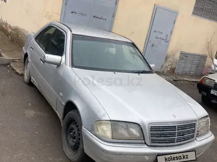 Mercedes-Benz C 220 1997 года за 400 000 тг. в Астана